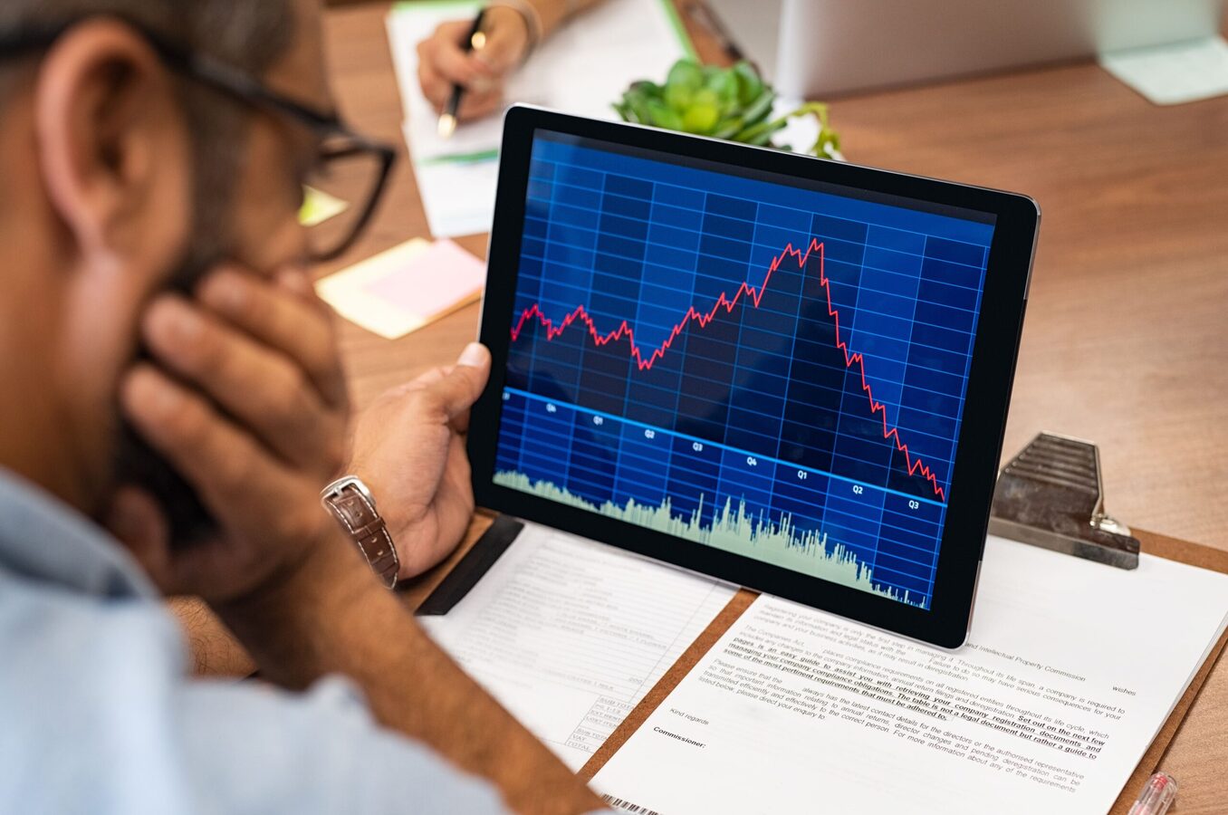 Man analyzing stock performance on a laptop