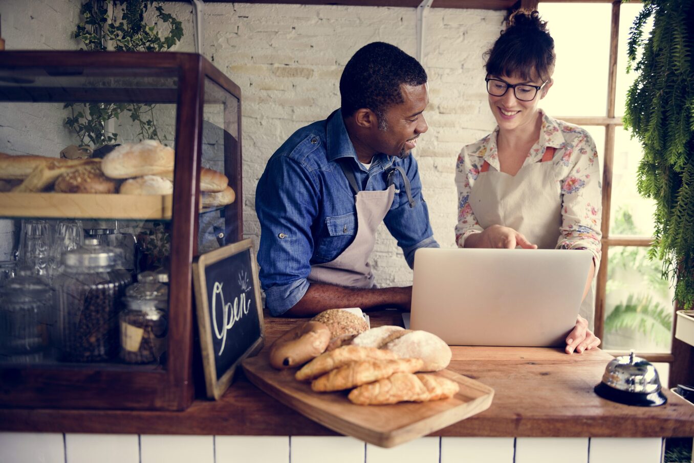 Couple partnership the bakehouse with e-business online