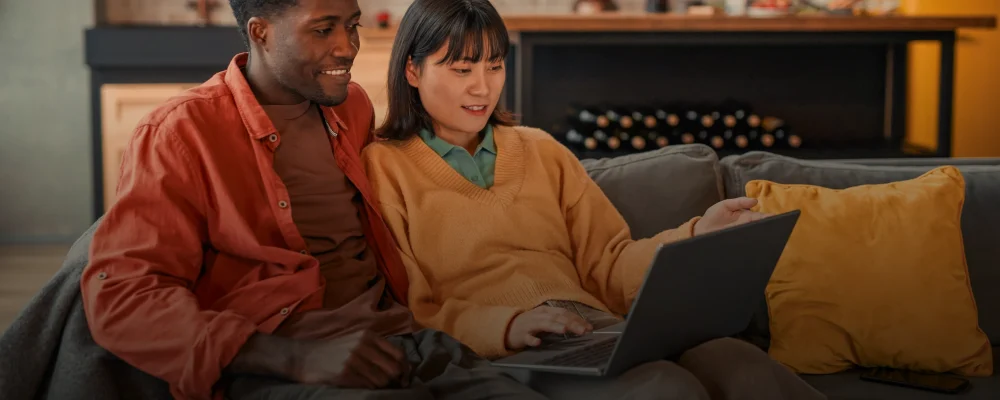 img_couples_on_couch_with_laptop_1_5x.webp img_couples_on_couch_with_laptop_1_5x.webp