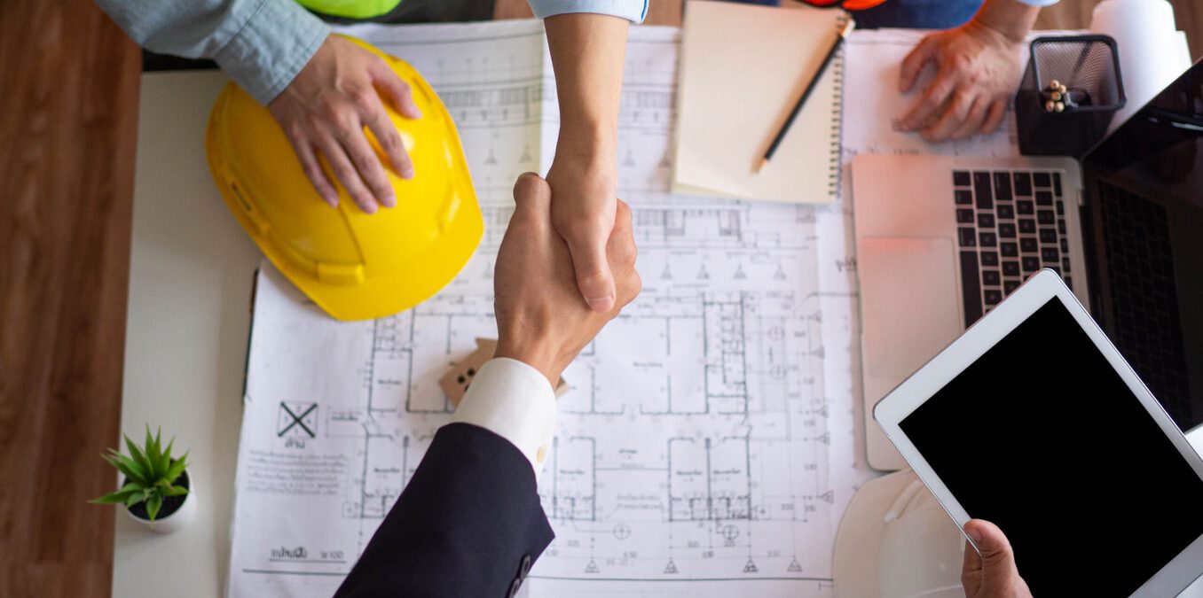Hand in hand between project contractors and customers due to negotiation of expenses and investments, construction and repair of residential buildings