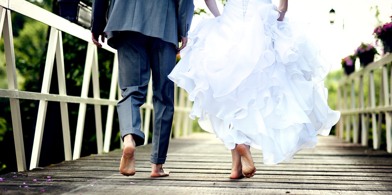 Beautiful,Wedding,Couple,Is,Enjoying,Wedding